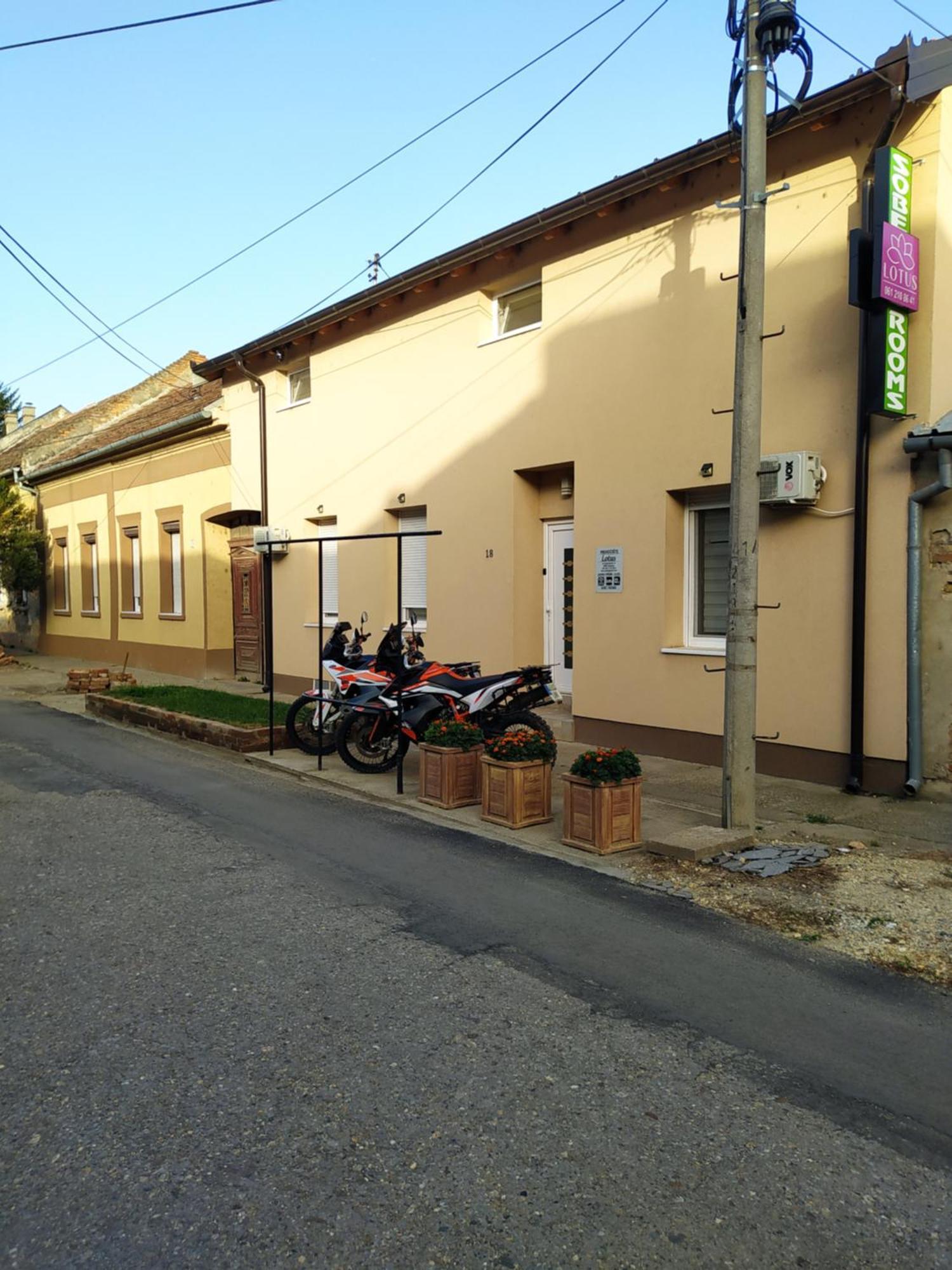 Ferienwohnung Lotus House Zrenjanin Exterior foto